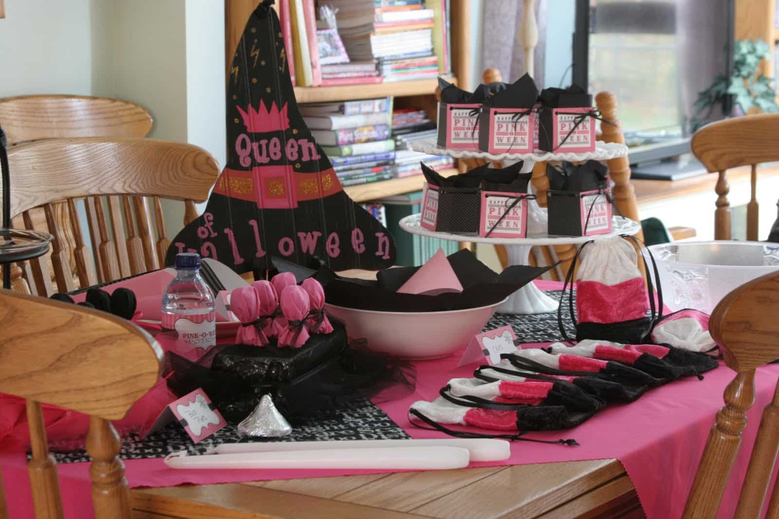 Halloween Table Setting Halloween Table Setting