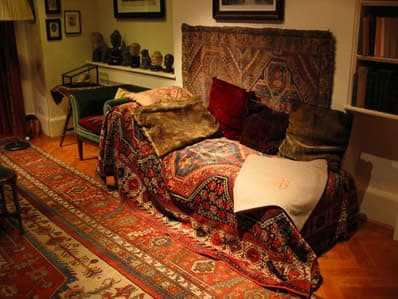 Nazmiyal acquires sultanabad carpet once owned by Sigmund Freud freud roomshot sofa