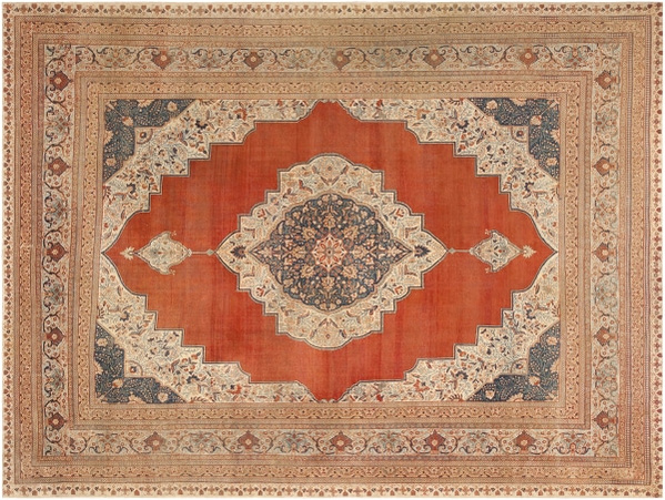 Qajar Dynasty 19th Century Tabriz Rug Qajar Dynasty 19th Century Rugs - Antique Persian Tabriz rug