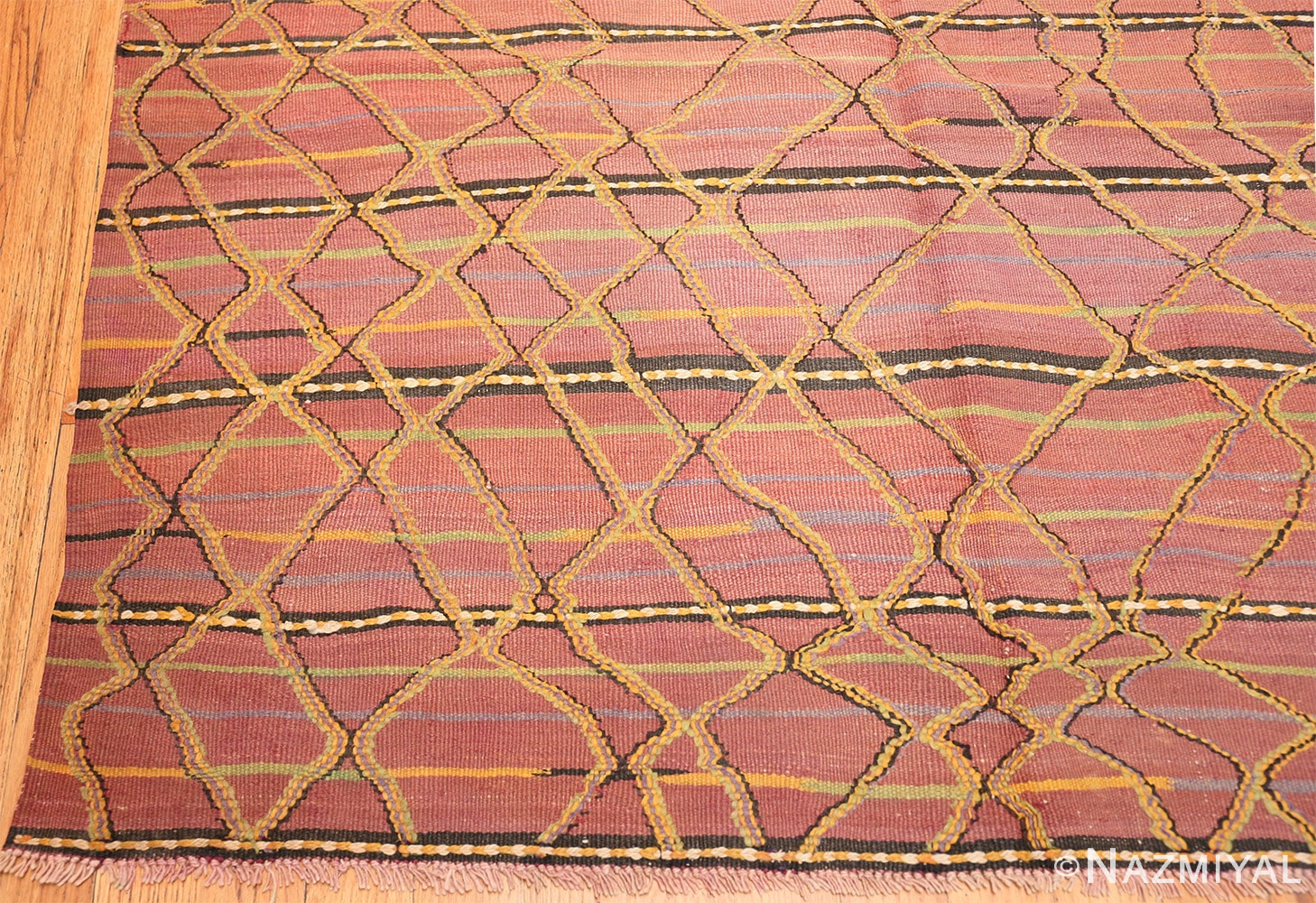 Corner Vintage Kilim Moroccan rug 44467 by Nazmiyal
