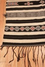 Corner Vintage Moroccan Kilim 45379 Nazmiyal