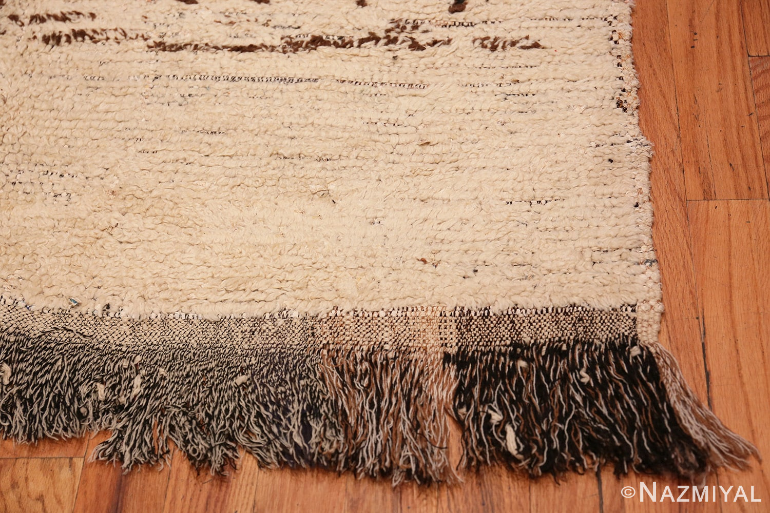 Corner Small Vintage Moroccan rug 45418 by Nazmiyal