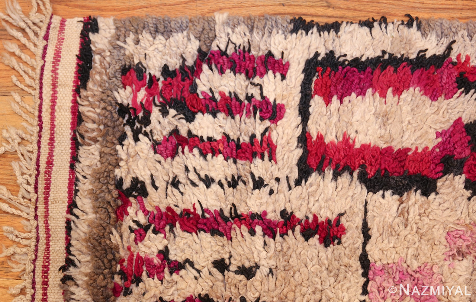 vintage moroccan rug 45608 corner Nazmiyal