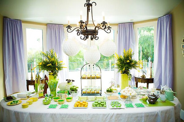 Elegant Superbowl Table Setting Elegant Superbowl Table Setting - Nazmiyal