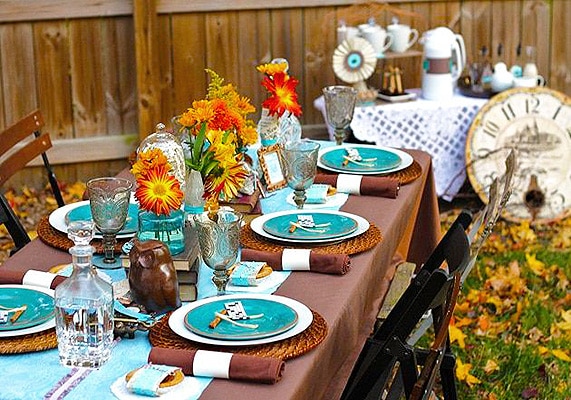 Festive Outdoor Superbowl Table Setting Festive Outdoor Superbowl Table Setting - Nazmiyal