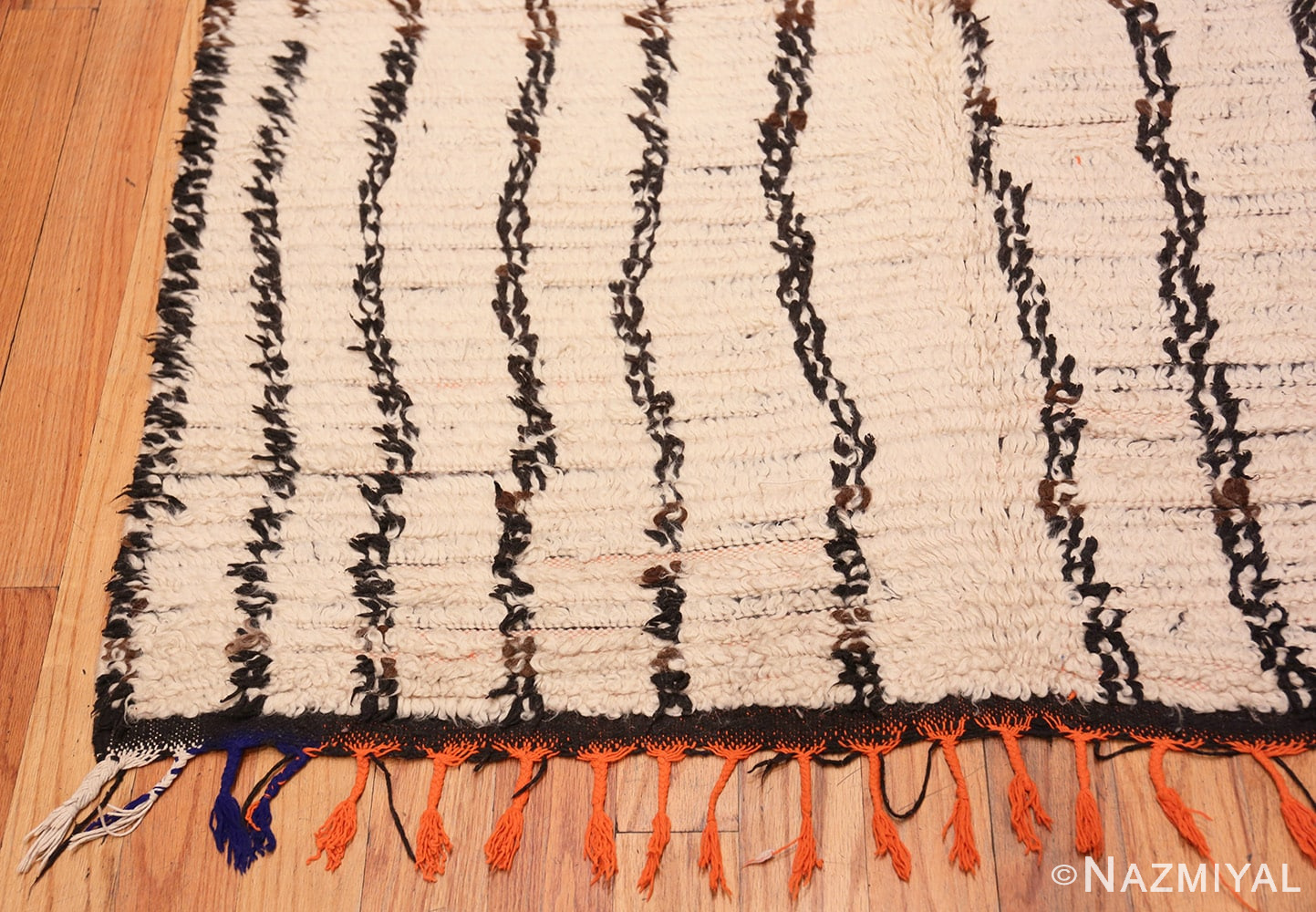 Corner VIntage Moroccan rug 45977 by Nazmiyal