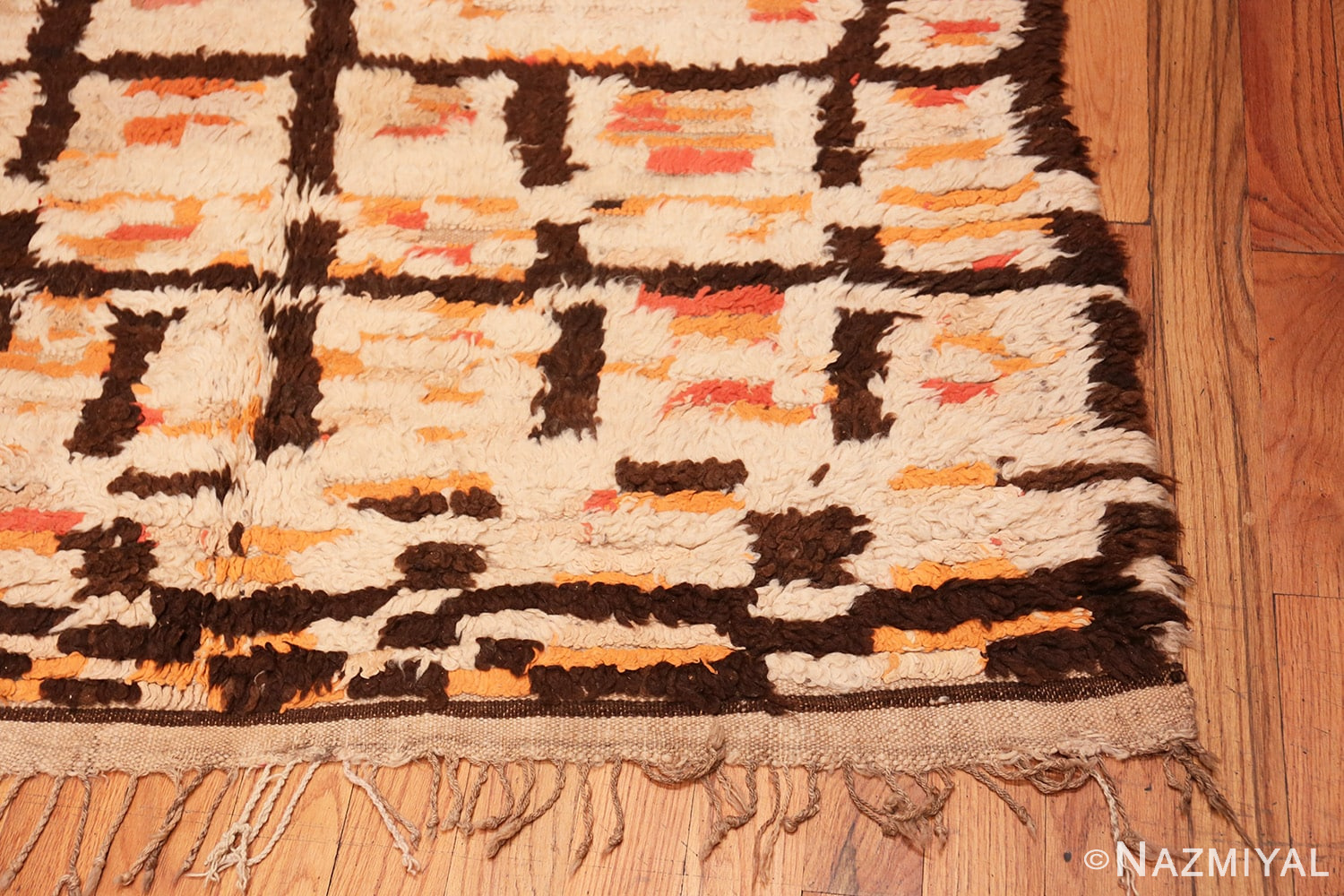 Corner Vintage Moroccan rug 46010 by Nazmiyal