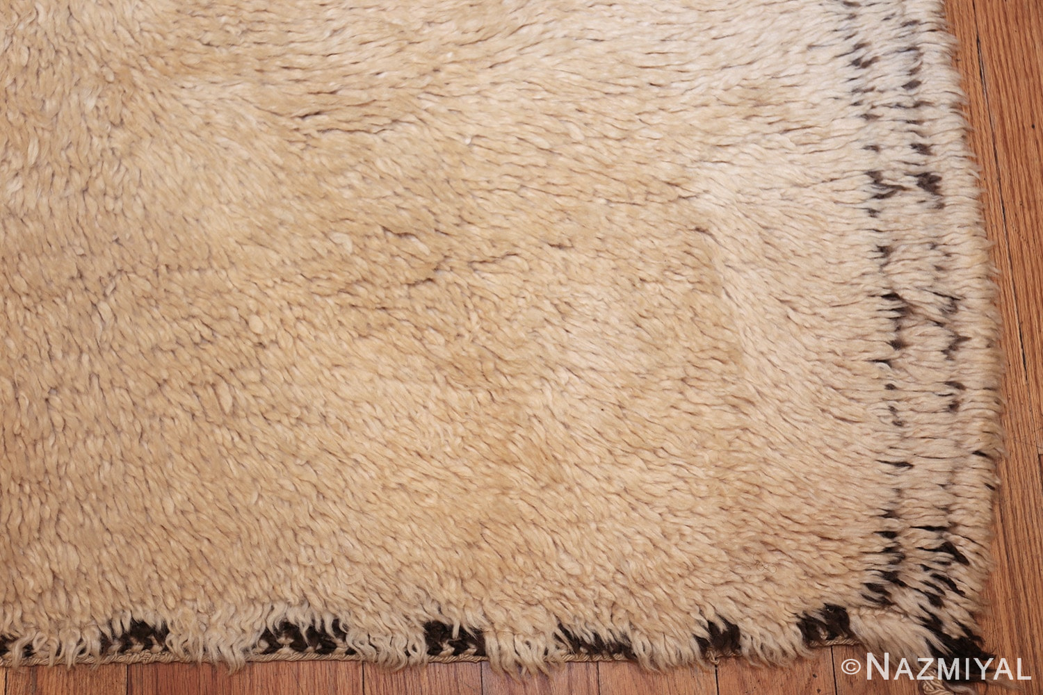 vintage moroccan rug 47187 corner Nazmiyal