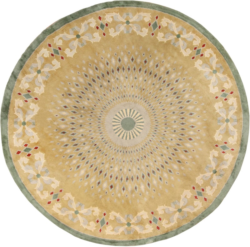 Vue complete tapis ancien de forme ronde imagine par Jules Leleu, de style Art Deco. Chez Nazmiyal collection Vue complete tapis ancien de forme ronde imagine par Jules Leleu, de style Art Deco. Chez Nazmiyal collection