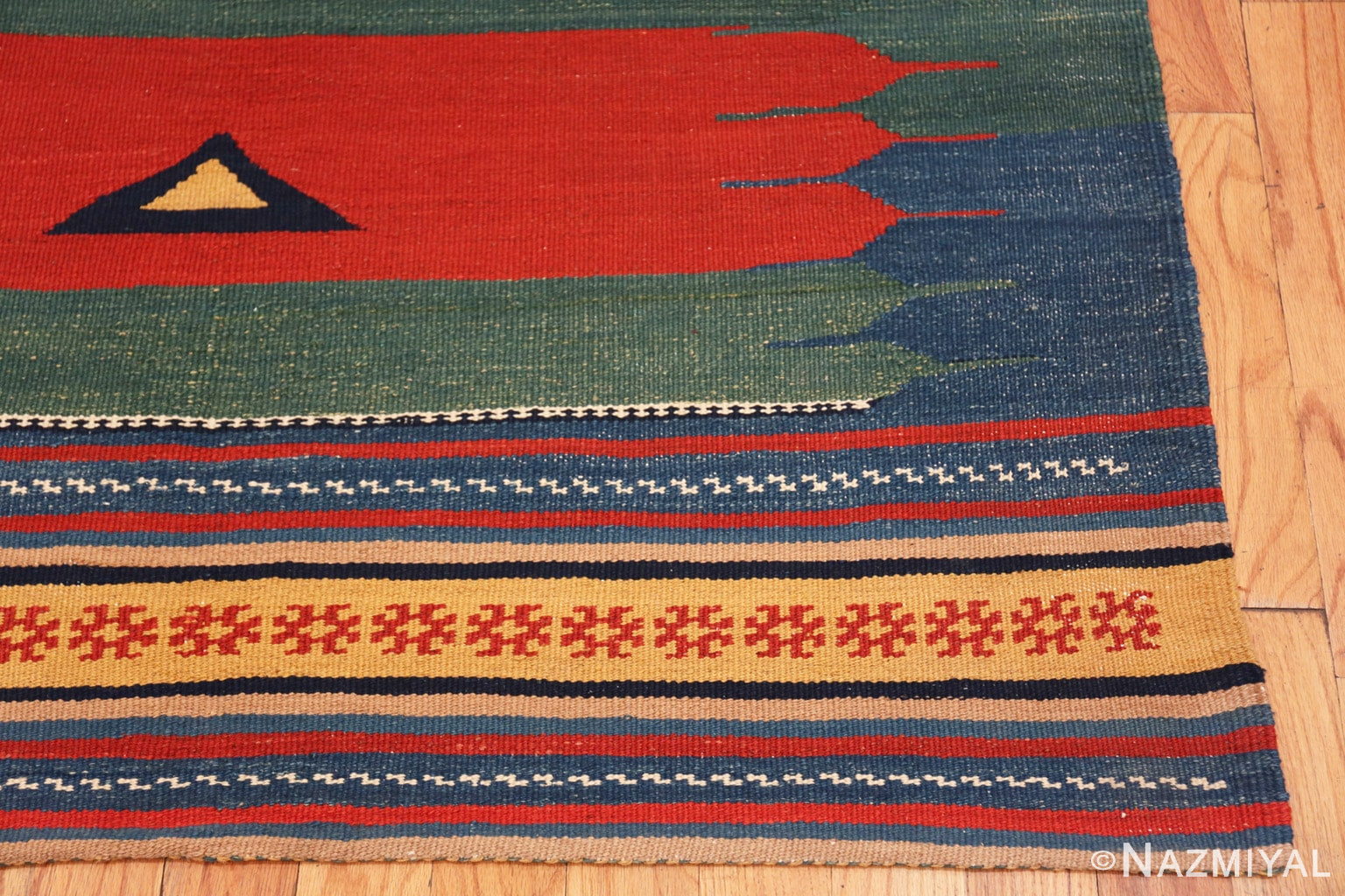 Corner Vintage Persian Gashgai tribal rug 47620 by Nazmiyal
