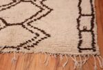 Corner Vintage Moroccan Beni Ourain Berber rug 47780 by Nazmiyal