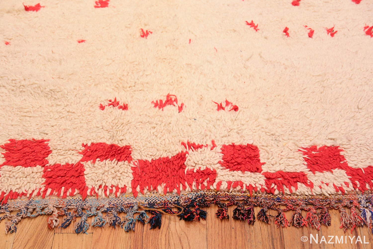Border Ivory and Red Vintage Mid Century Moroccan rug 47939 by Nazmiyal