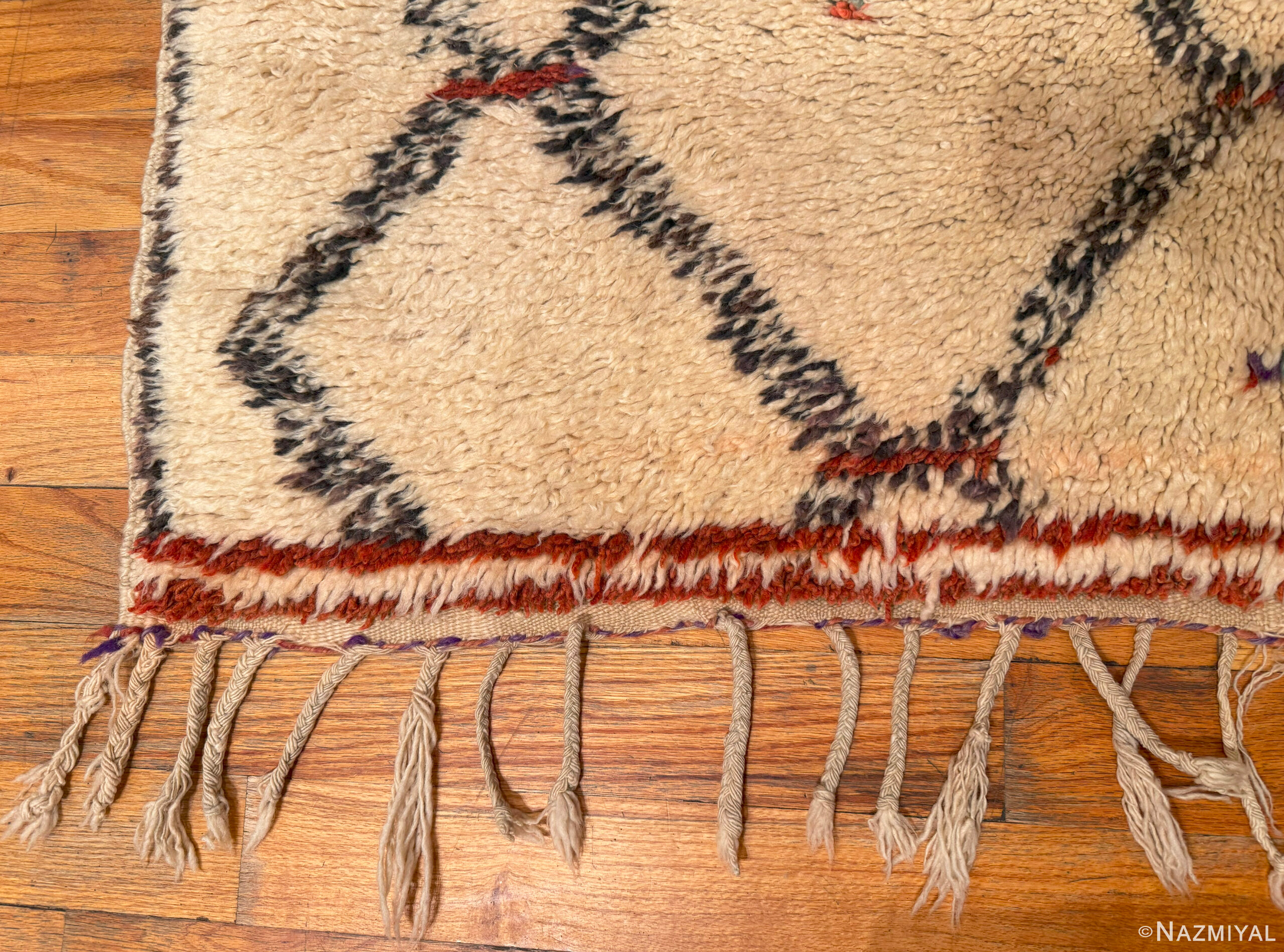 Ivory Vintage Moroccan Rug Corner 47931 by Nazmiyal Antique Rugs