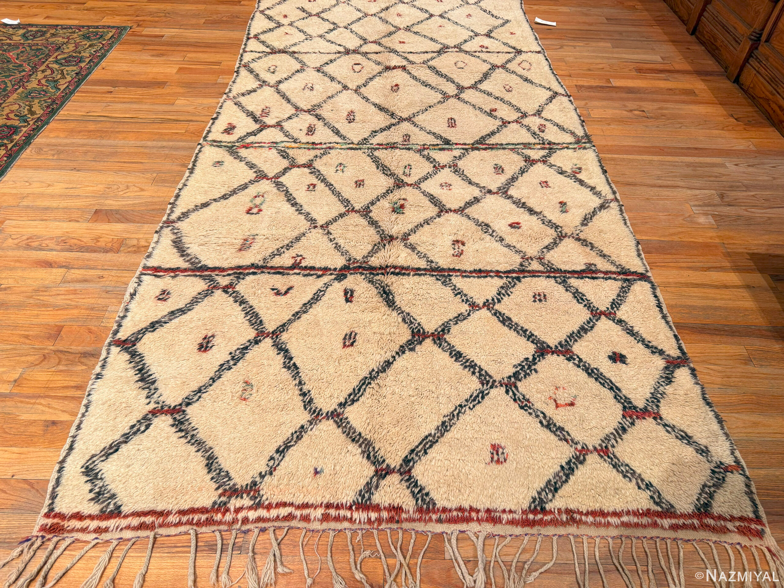 Ivory Vintage Moroccan Rug Detail Floor 47931 by Nazmiyal Antique Rugs