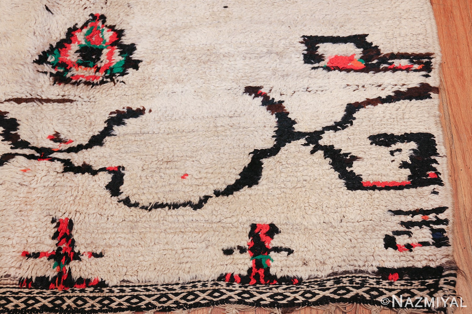 vintage moroccan rug 47952 corner Nazmiyal