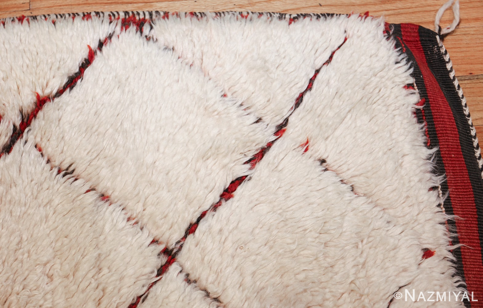 ivory background vintage moroccan berber rug 47901 corner Nazmiyal