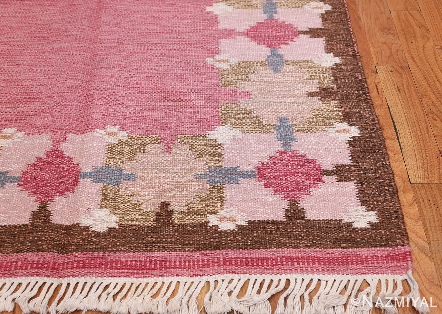 Vintage Swedish Kilim by Gitt Grannsjo Carlsson 48047 Side Corner Nazmiyal