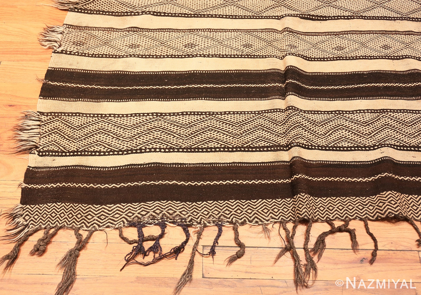 Corner Vintage Moroccan Kilim rug 46440 by Nazmiyal