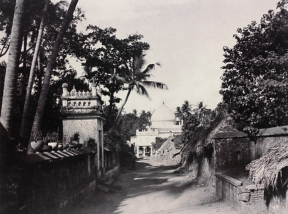 19th Century India Exhibit at the MET Trichinopoly: Musjid of Nutter Owleah, From the Head of the Lane Leading to It, by Linnaeus Tripe | Nazmiyal Design Blog