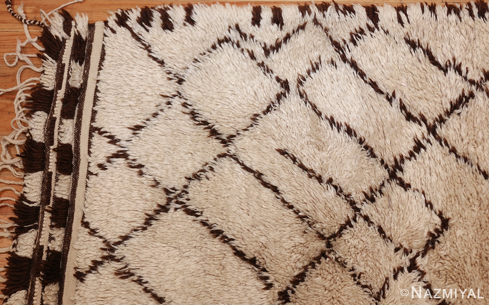 vintage moroccan rug 48390 corner Nazmiyal