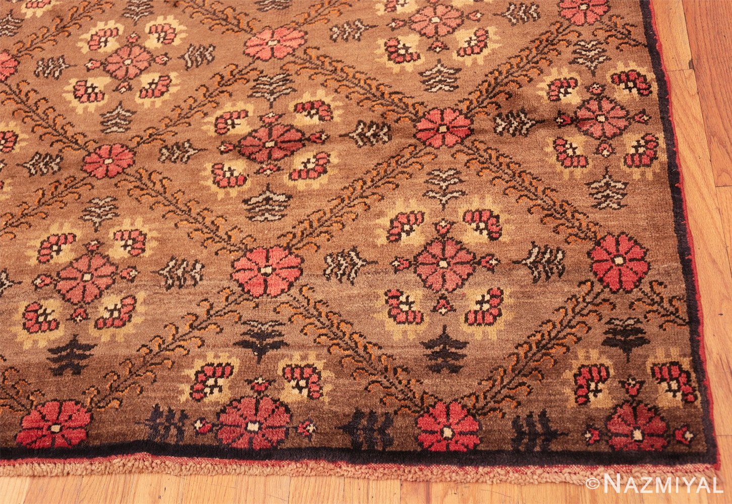 Corner vintage Turkish carpet 50332 by Nazmiyal