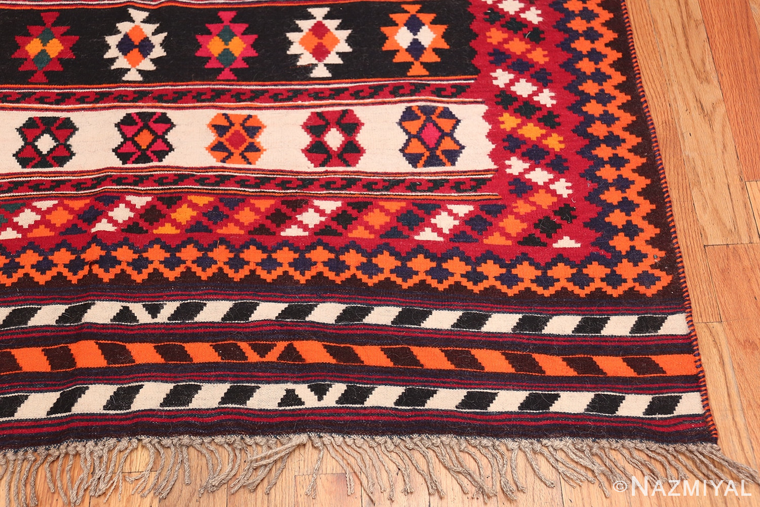 Vintage Persian Ghashgai Rug 50320 Side Corner Nazmiyal