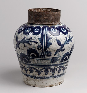Talavera jar with iron collar Talavera Nazmiyal