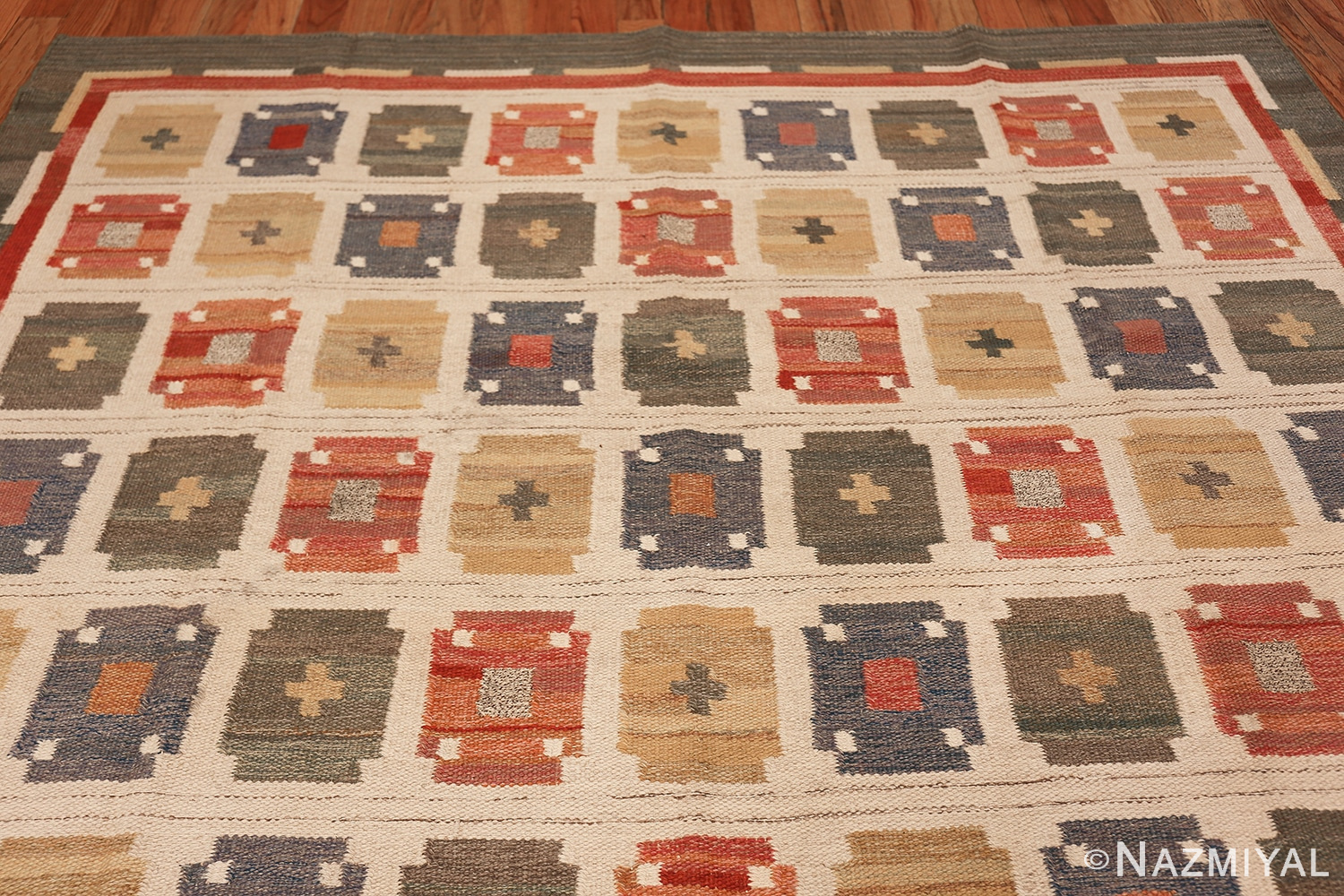 vintage ivory room size swedish kilim 48602 top Nazmiyal
