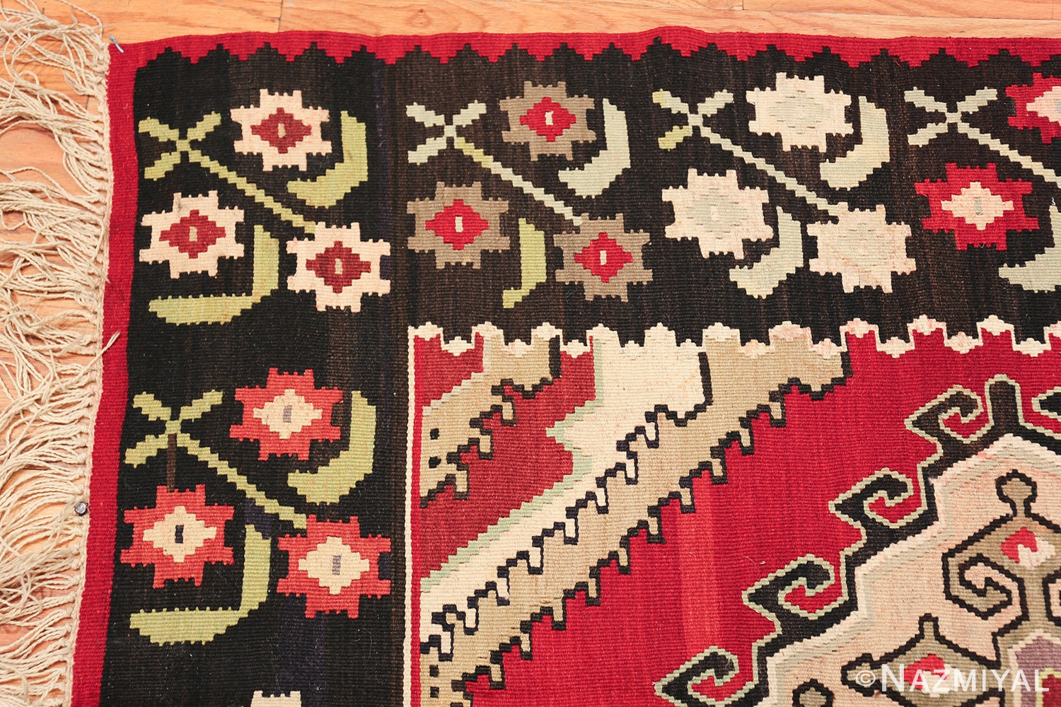 vintage red background turkish kilim rug 50381 corner Nazmiyal
