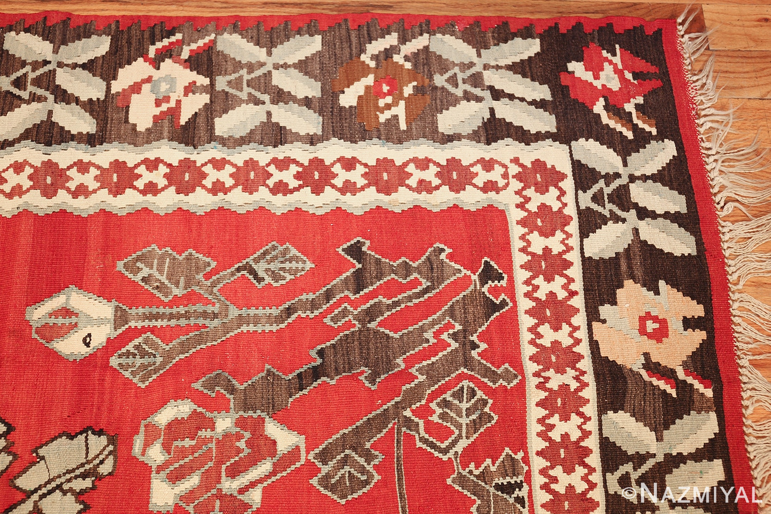 vintage floral turkish kilim rug 50678 corner Nazmiyal
