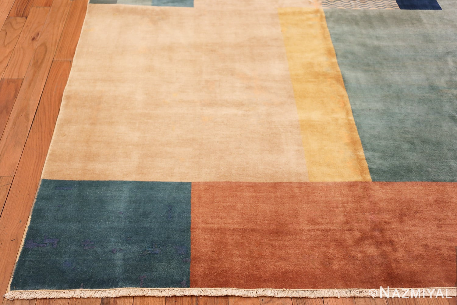 Corner Vintage Mid Century Art Deco Indian rug 48996 by Nazmiyal