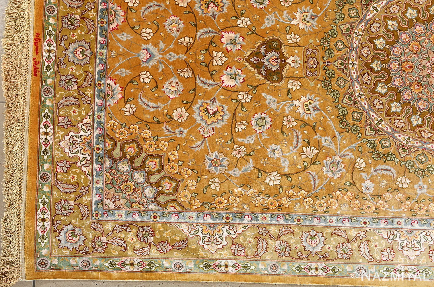 fine shahsavarpour design vintage tabriz persian rug 51044 corner Nazmiyal
