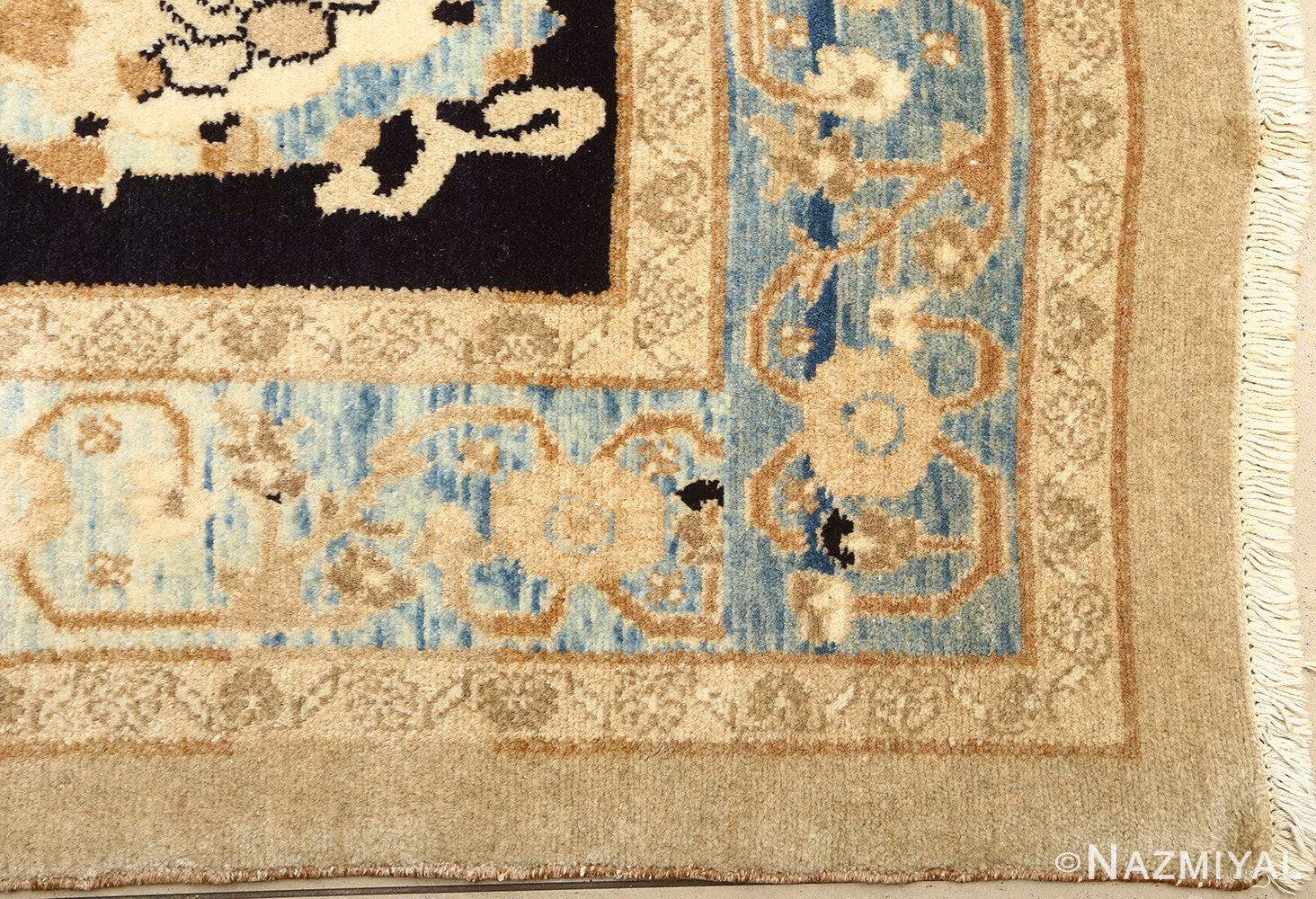 vintage serab persian rug 51092 corner Nazmiyal