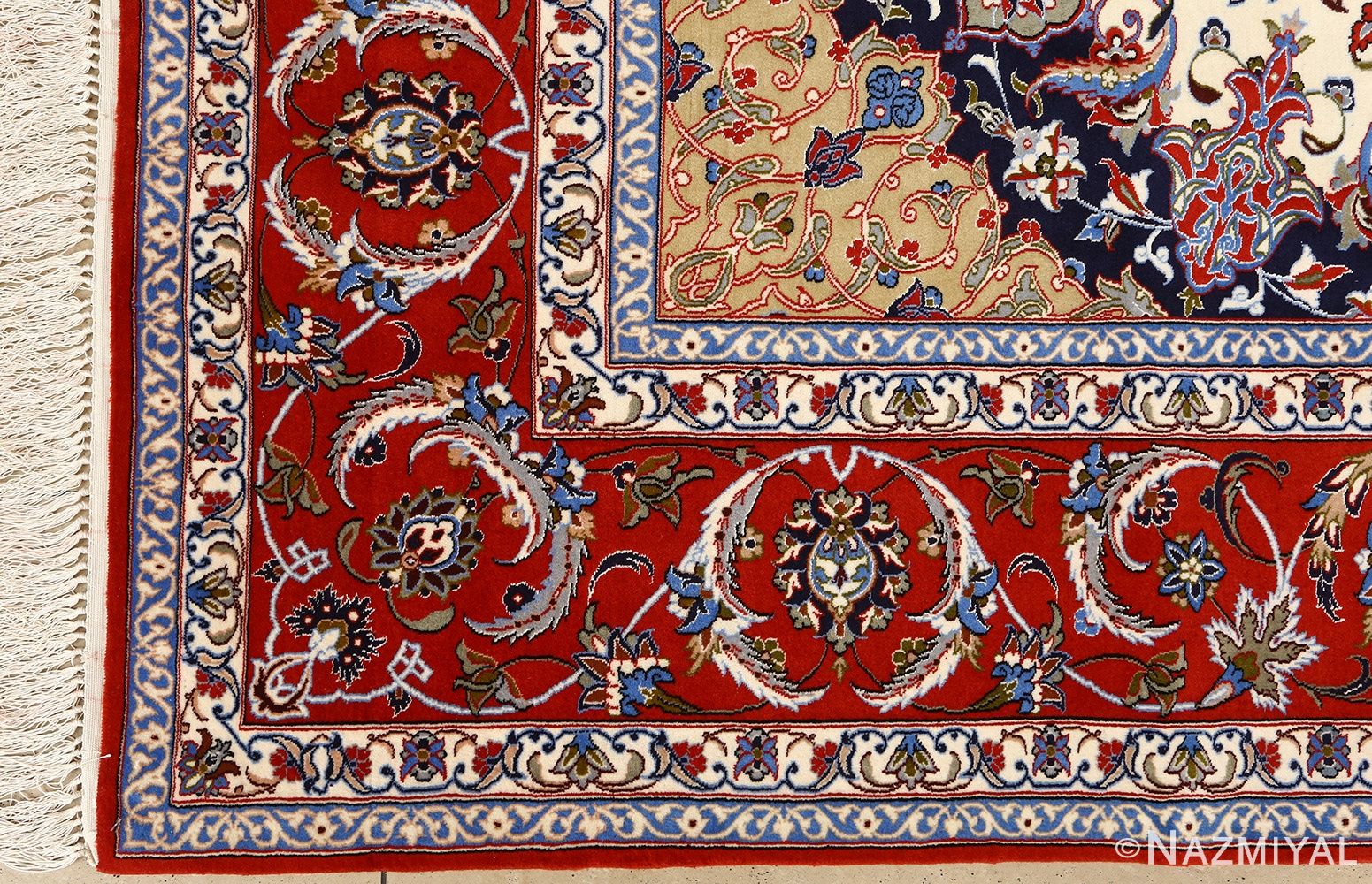 vintage isfahan persian rug 51154 corner Nazmiyal