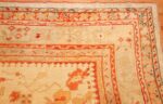 ivory background antique oushak turkish rug 49302 corner Nazmiyal