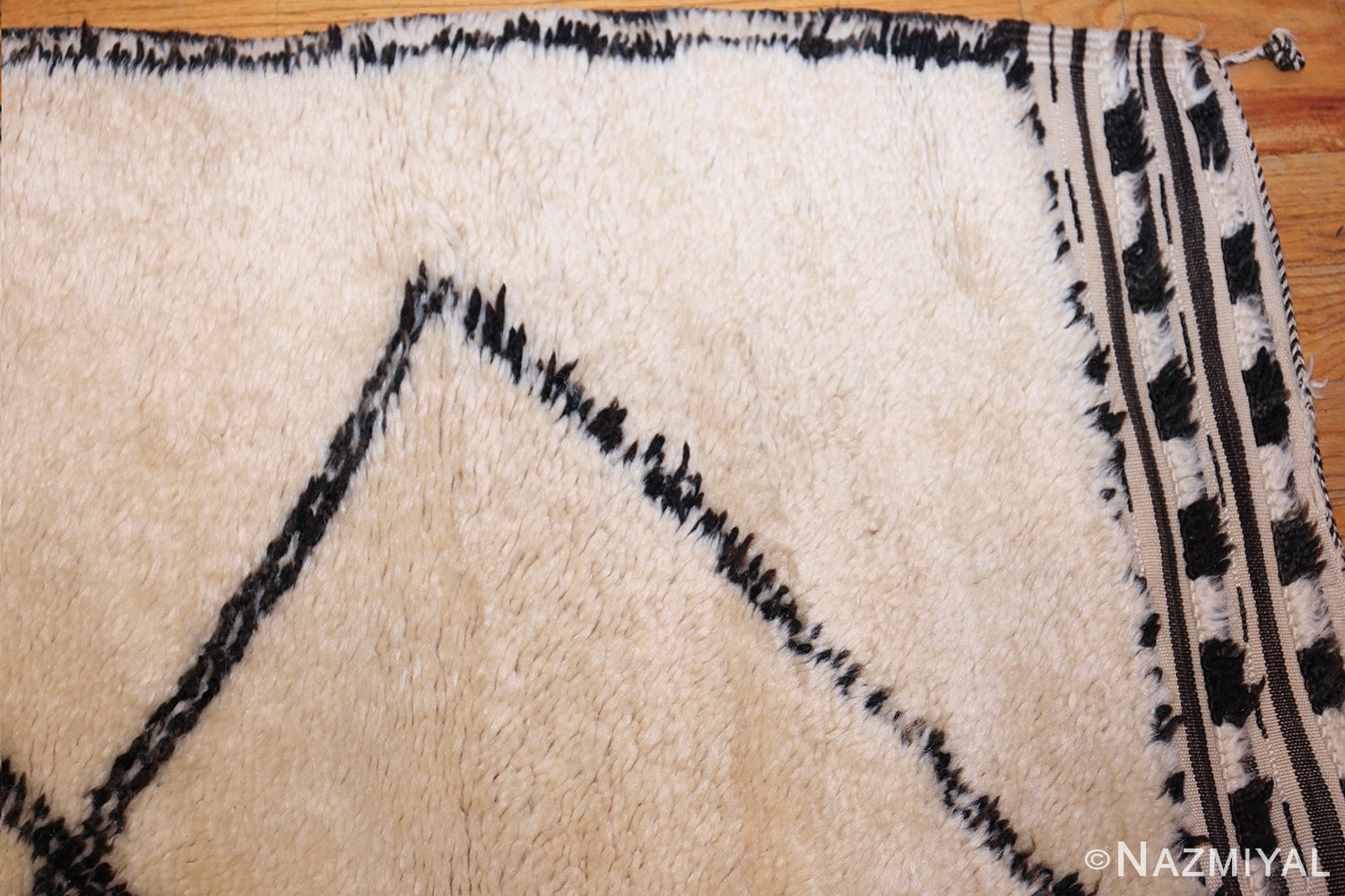 ivory vintage moroccan rug 49456 corner Nazmiyal