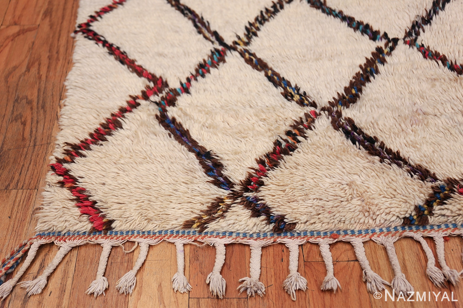 Geometric Ivory Vintage Moroccan Rug 49898 Side Corner Nazmiyal