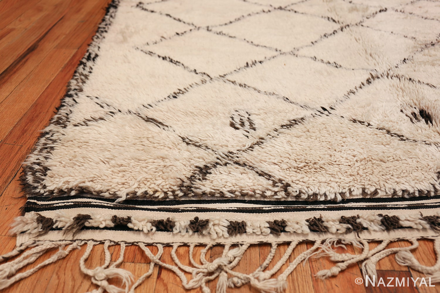 Geometric Vintage Ivory Background Moroccan Rug 49871 Side Corner Nazmiyal