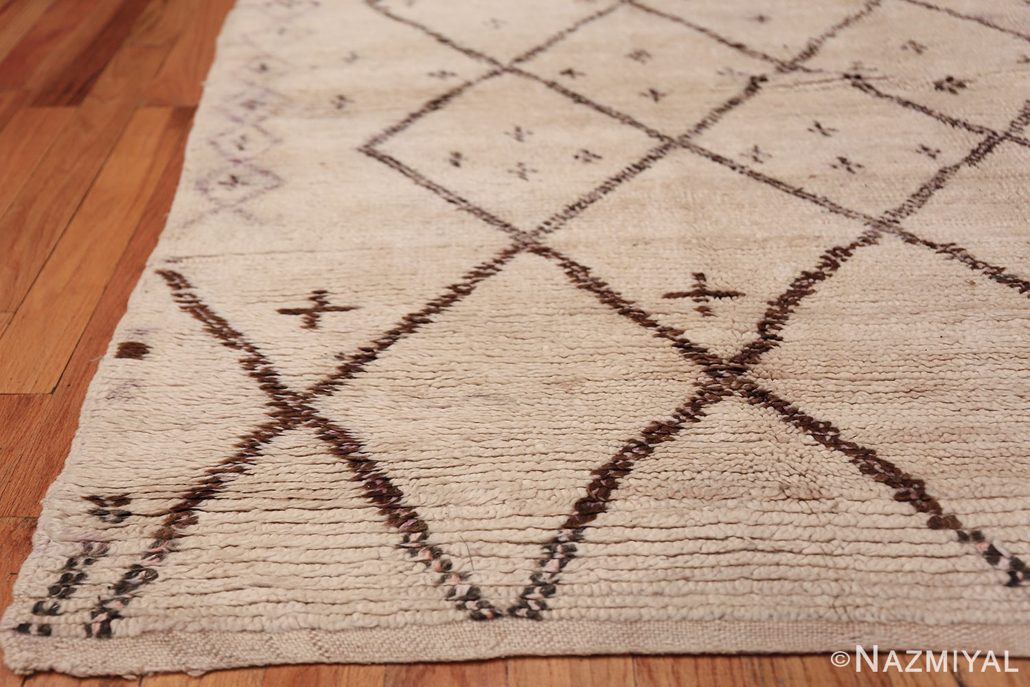 Ivory Background Vintage Moroccan Rug 49867 Side Corner Nazmiyal