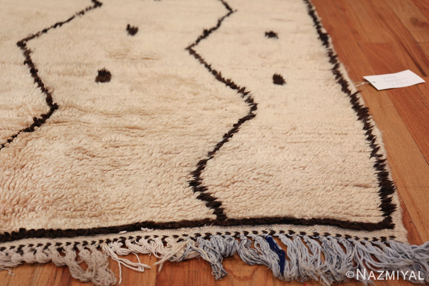 Small Size Vintage Moroccan Rug 49889 Side Corner Nazmiyal