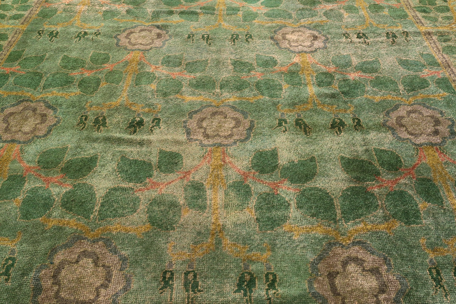 Irish Style Rugs Antique Arts & Crafts Donegal Irish Rug 49913 Nazmiyal Antique Rugs