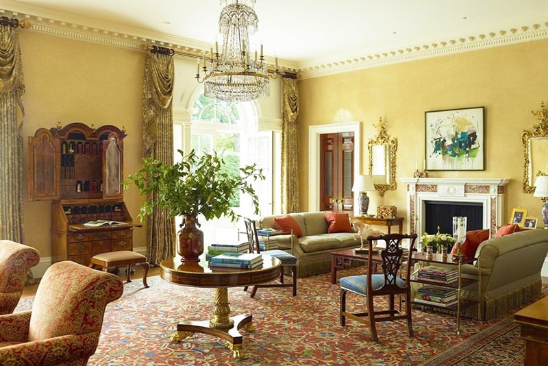 Traditional Living Room With Antique Persian Sultanabad Rug Traditional Living Room With Antique Persian Sultanabad Rug - Nazmiyal Antique Rugs in NYC
