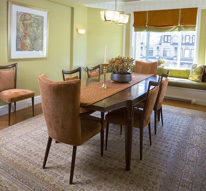 Traditional Rug in Traditional Dining Room Interior Traditional Rug in Traditional Dining Room Interior - Nazmiyal Antique Rugs in NYC