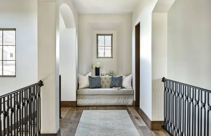 Hallway Decor Ideas Neutral Color Nazmiyal