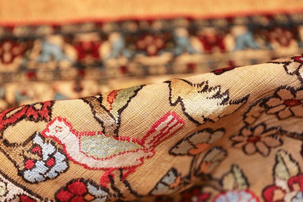 ANTIQUE SILK PERSIAN SOUF KASHAN RUG, SIZE 2'4" X 3'6" LOT #6075 ANTIQUE SILK PERSIAN SOUF KASHAN RUG, SIZE 2'4" X 3'6" LOT #6075 FROM NAZMIYAL