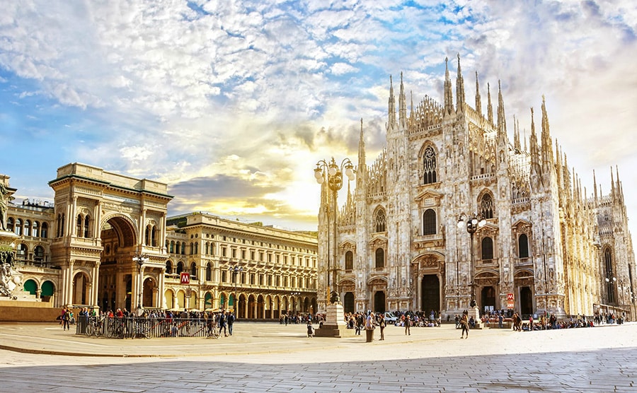 Fonte di Milano per Antichi Tappeti Fonte di Milano per Antichi Tappeti by Nazmiyal Antique Rugs
