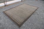 Side Of Elegant Oriental Design Modern Transitional Rug 61033 by Nazmiyal Antique Rugs