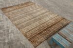 Side Of Textured Modern Transitional Rug 61030 by Nazmiyal Antique Rugs