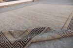 Side Of Elegant Oriental Design Modern Transitional Rug 61033 by Nazmiyal Antique Rugs
