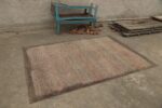 Side Of Textured Modern Transitional Rug 61045 by Nazmiyal Antique Rugs